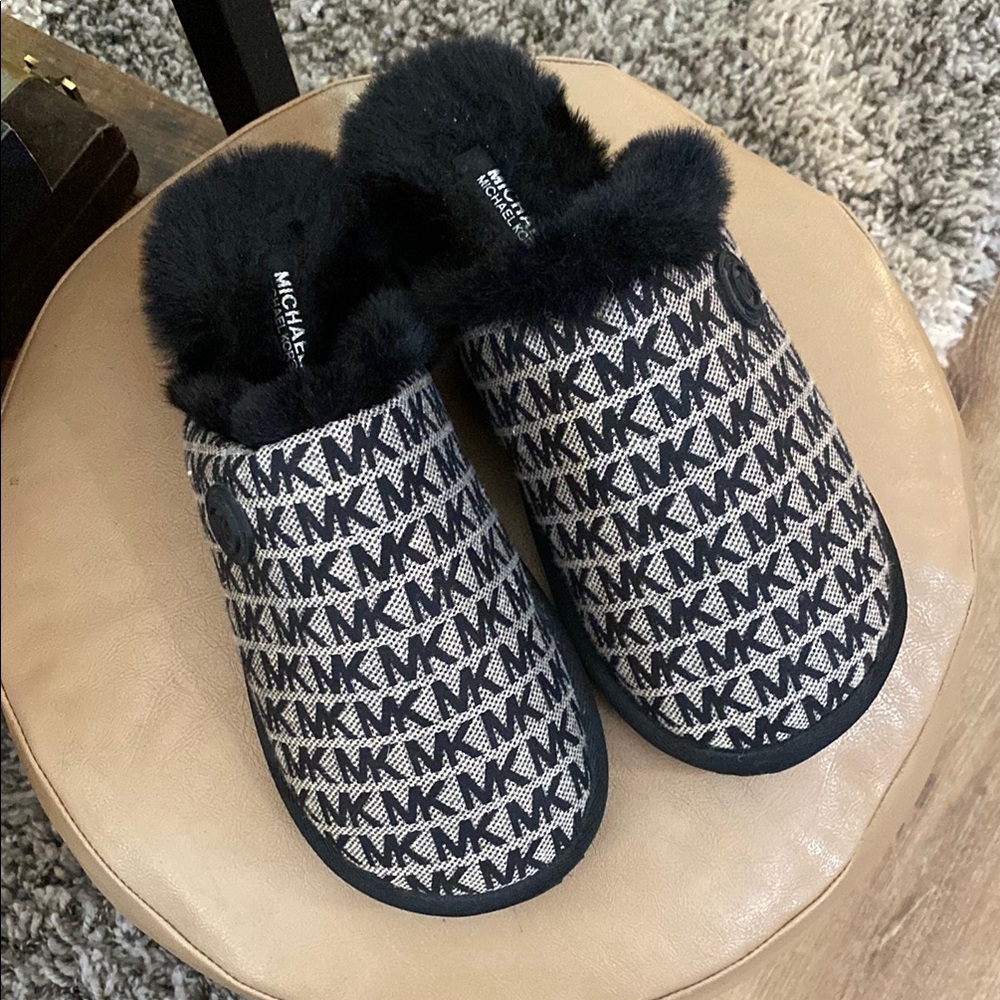Michael Kors Slip on black Slipoers size 7